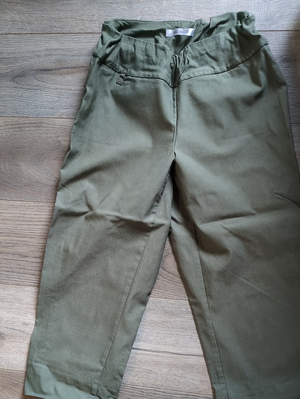 CO Olive Cropped Capris with Front Zip